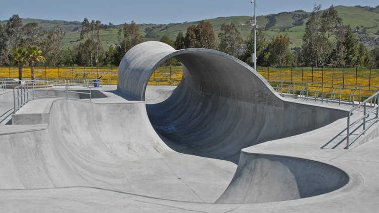 Skate ramp